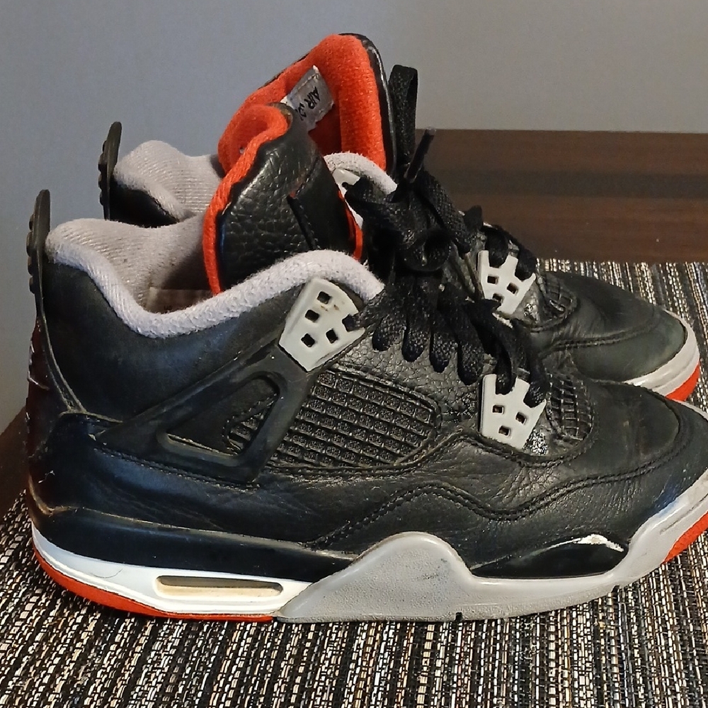 Air Jordan 4S Big Kid Size 4Y Black and Red.